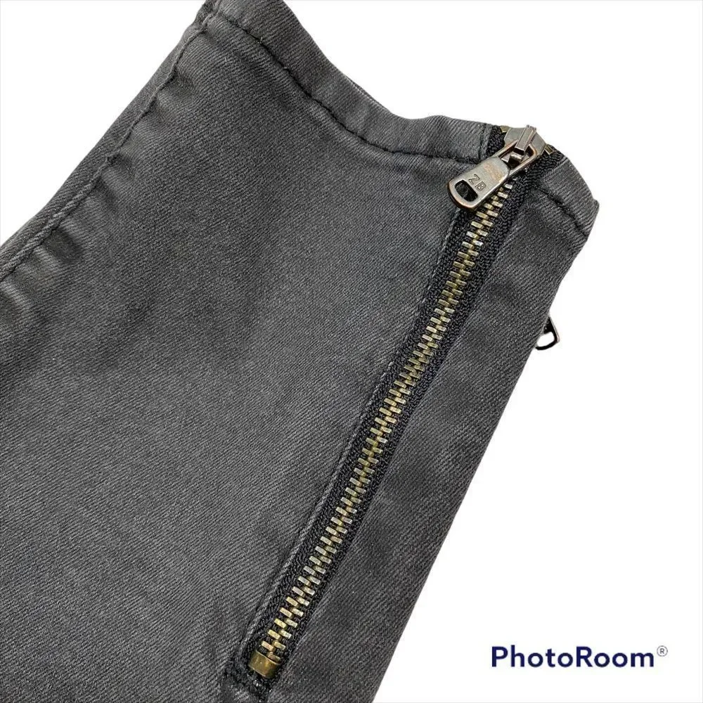 Zara Basic Denim Ladies Black Skinny Jeans With Zippers at Bottom Hems Size 2‎